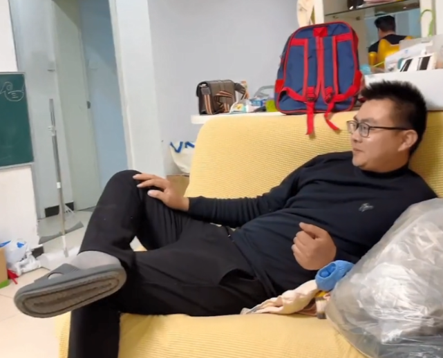 田静分享全家吃饭视频姚爸威威端茶盛汤奇奇成奶奶的挂件