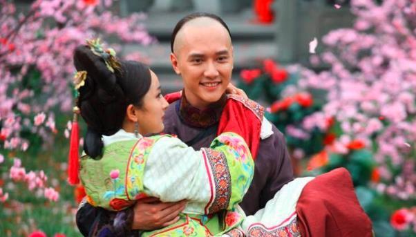 故事讲述了那年冬天,一个小女人晴川穿越到清朝,晴川和康熙爷的四子