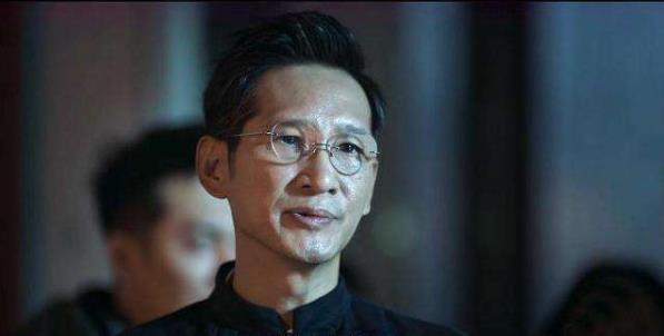 就这样,林耀东表面上是一个和善的组长,甚至还带领