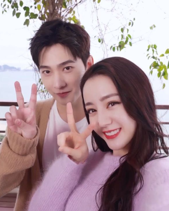 自己要被迪丽热巴和杨洋的互动甜齁了,两人在剧中就是狂撒糖的小情侣