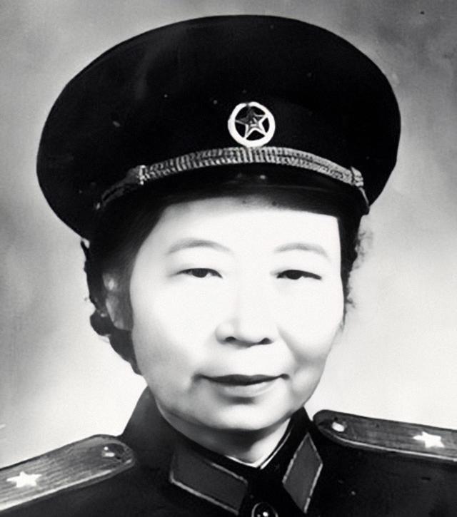 当时解放后,全国各地都涌现出一些将帅,光浏阳籍的开国将军就占了30多