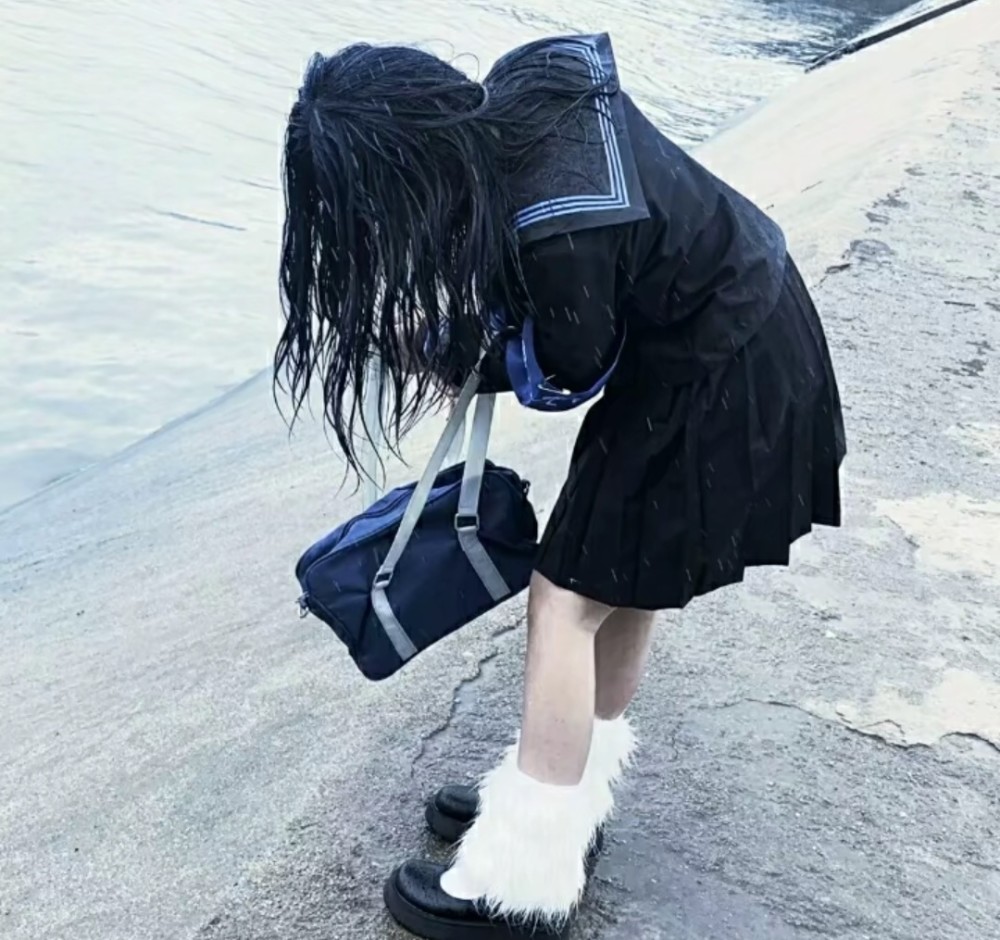 月亮很明亮星星也清晰我在遥远的地方记挂你