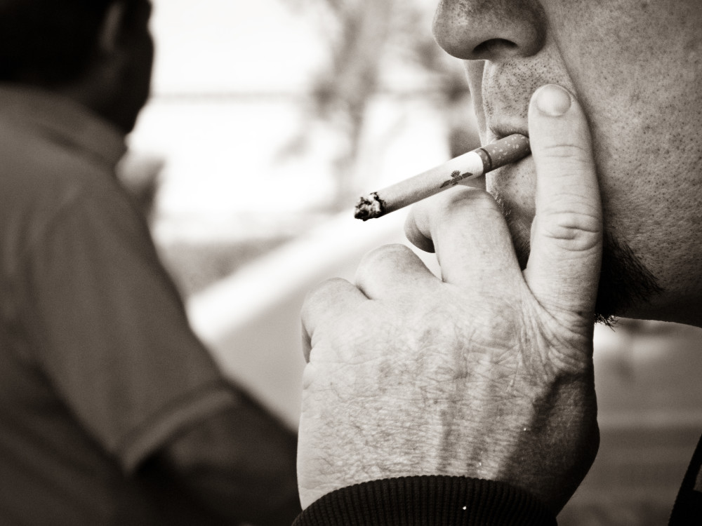 卷烟的二手烟危害这么大，那吸电子烟是不是就可以减少二手烟的危害了？