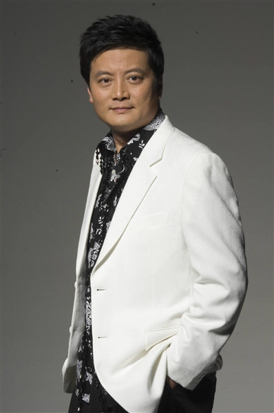 上海电视台有二位被一众年轻主持爱戴并被大家称作老爸老妈