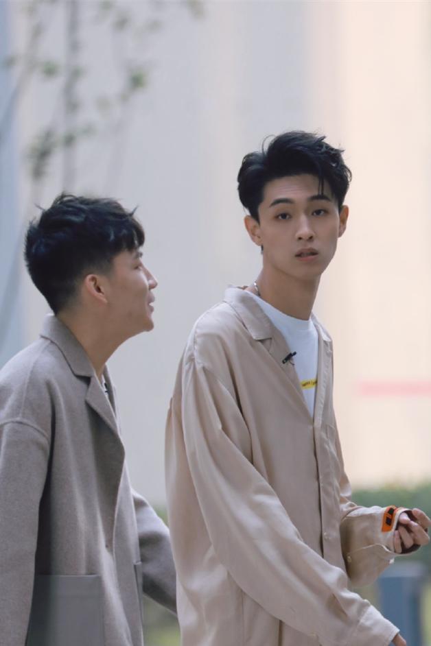 张云雷,秦霄贤携手公益,被聘为月熊关爱官,他俩没少为师父争光