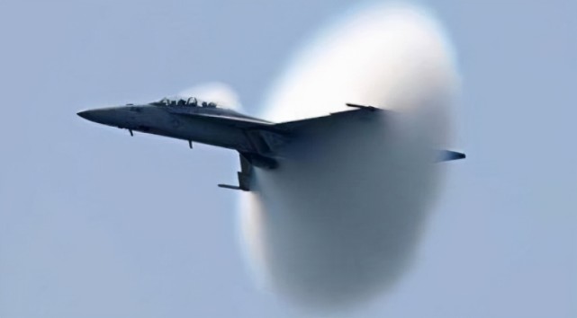 性能实力被怀疑美f15战机空中制造音爆警局接到居民报案