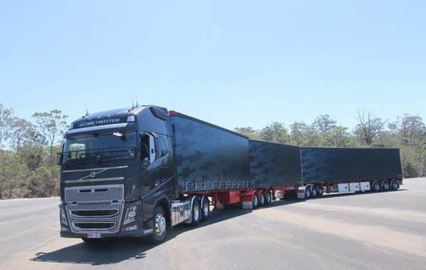 国内几乎退休的全挂车欧美国家还有很多说白了还是因为胆大