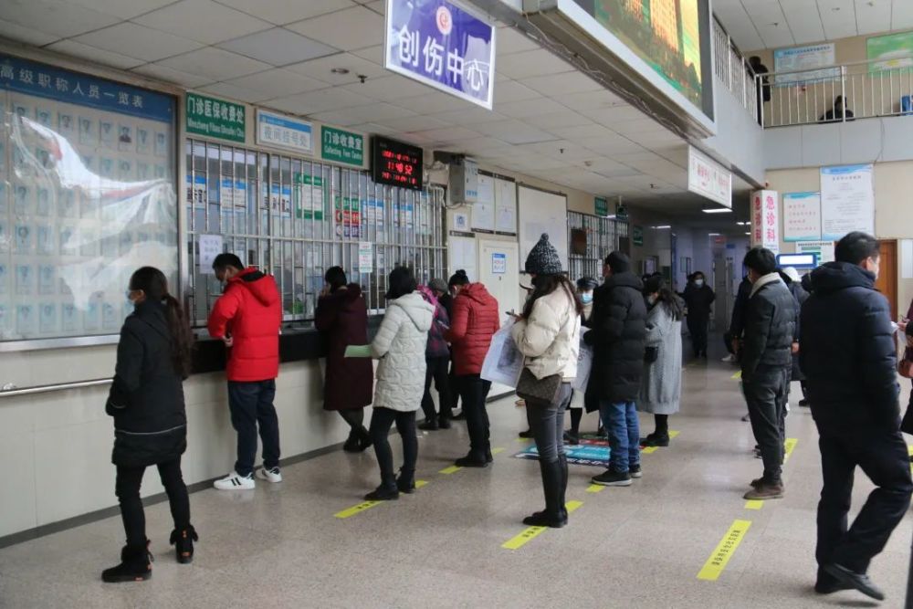 与客运站同样严格的防疫工作的还有嵩明县人民医院,这里疫情防控已成