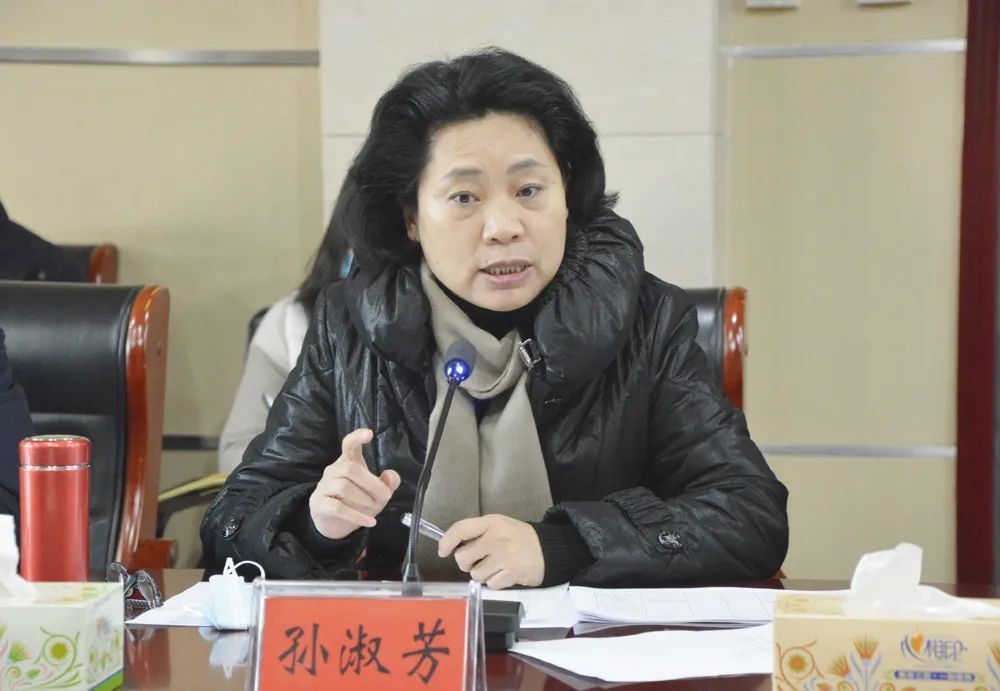 三门峡市副市长,灵宝市委书记孙淑芳主持会议并讲话.