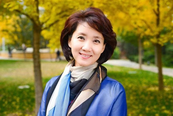 央视主播李修平有过一次婚姻42岁再婚也幸福58岁没孩子