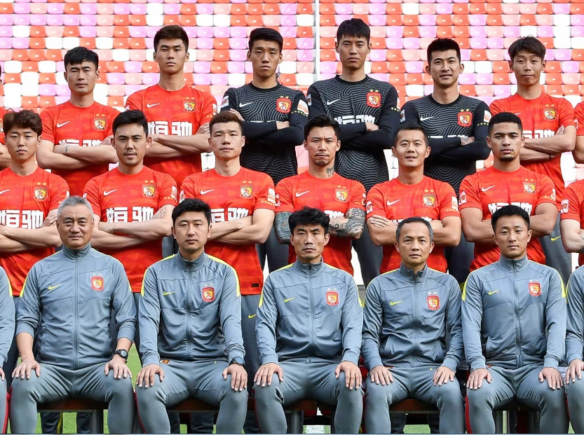 广州队拍中超全家福,主帅郑智第一排c位,7大归化仅剩蒋光太_腾讯新闻