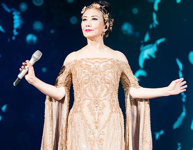 74岁汪明荃化浓妆演戏穿粉色戏服表情娇俏出演16岁少女不违和