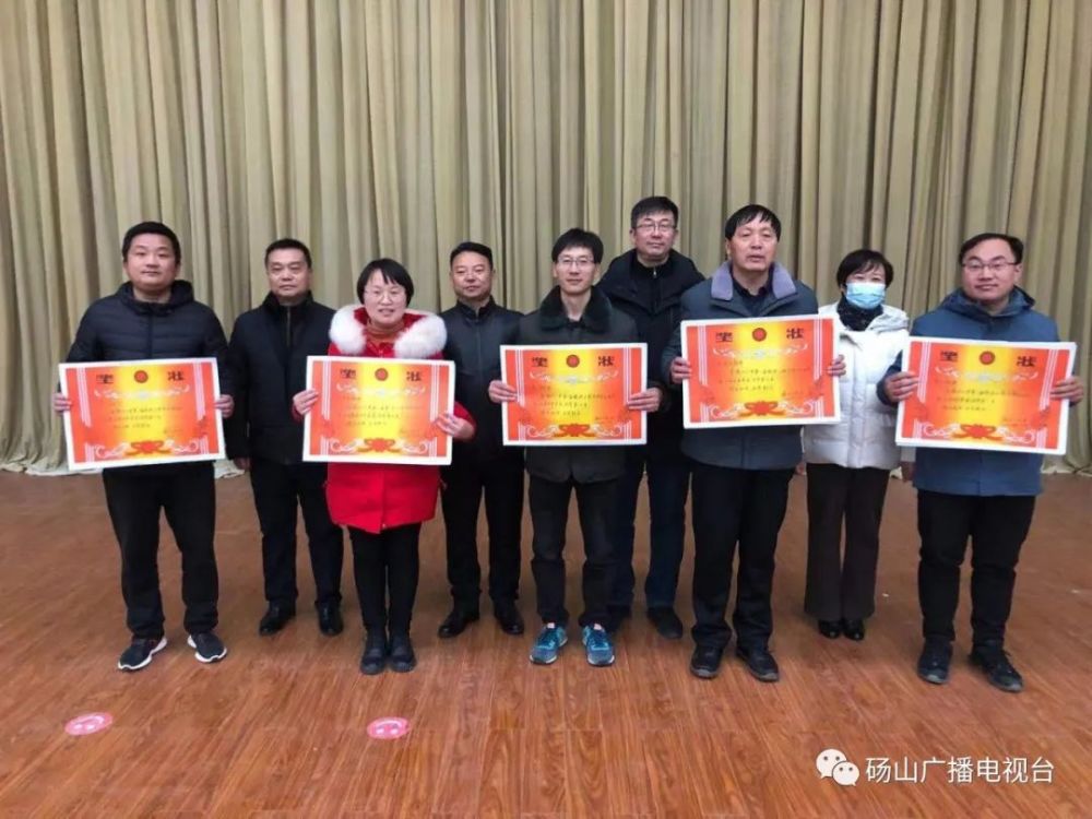 砀山二中教师李茜:通过这次职工趣味运动会,不仅锻炼了我们的身体