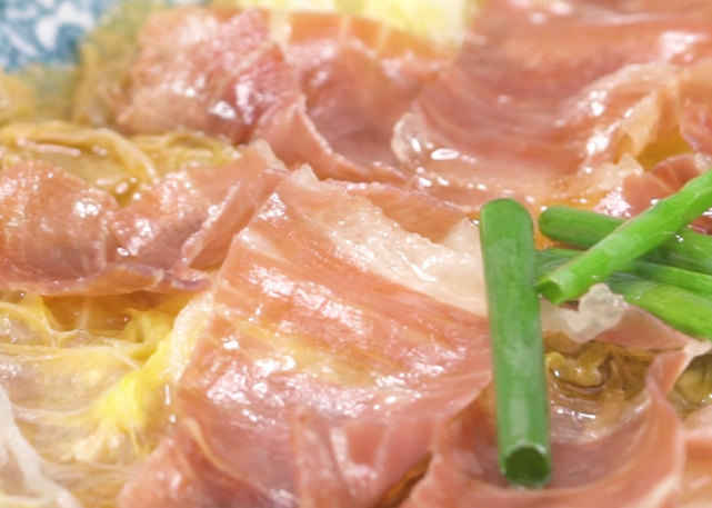 简单好吃的白菜蒸火腿,鲜香味美又解馋,老少皆宜的家常菜