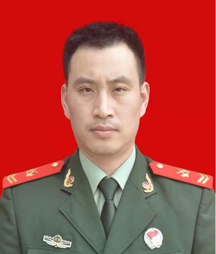 何平,梧州市藤县人,2004年12月入伍,现为武警部队某部军士长.