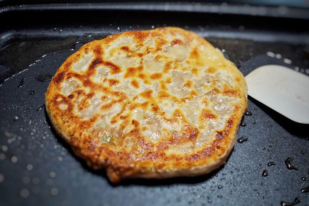 皮薄酥脆的牛肉千層餅一口下去都是肉滿口生津讓人直呼過癮