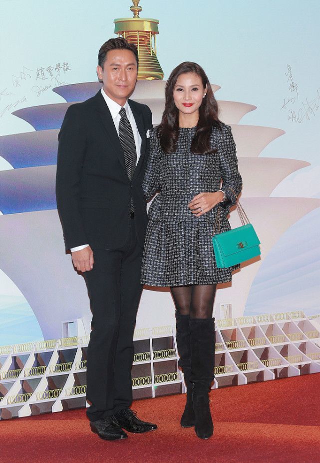 马德钟罕带妻子亮相妻子长胖变圆脸颜值太高他瘦太狠显颓废