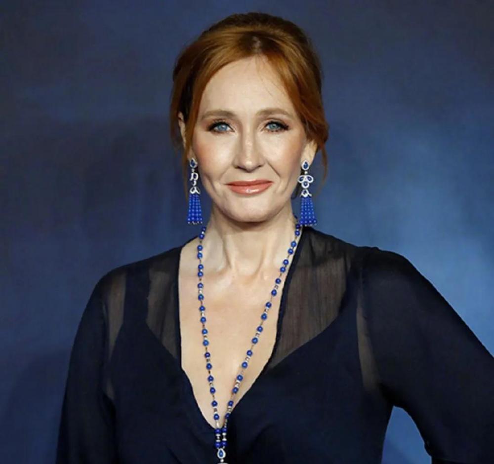 罗琳缺席《哈利波特》20周年庆,被开除作者籍的她,做错了什么?_腾讯新