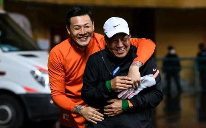 山东泰山 祝贺：山东队终于拿到中超联赛冠军 十几年的投入终于见到曙光了