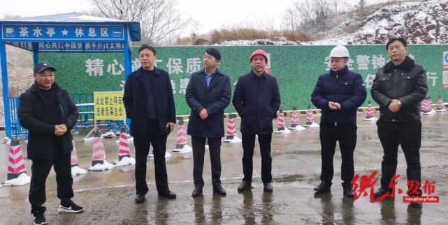 常委,常务副县长颜亚华实地检查指导应对低温雨雪冰冻灾害天气工作,并