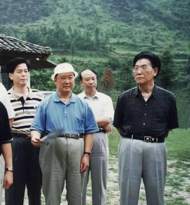 他是原温州市委书记,曾为"柳市八大王事件"平反,官至副部级