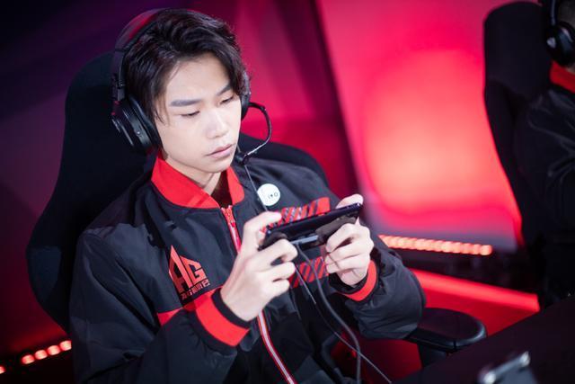 ag超玩会蓝柚重新连接两年了该回家了初晨的地位受到挑战