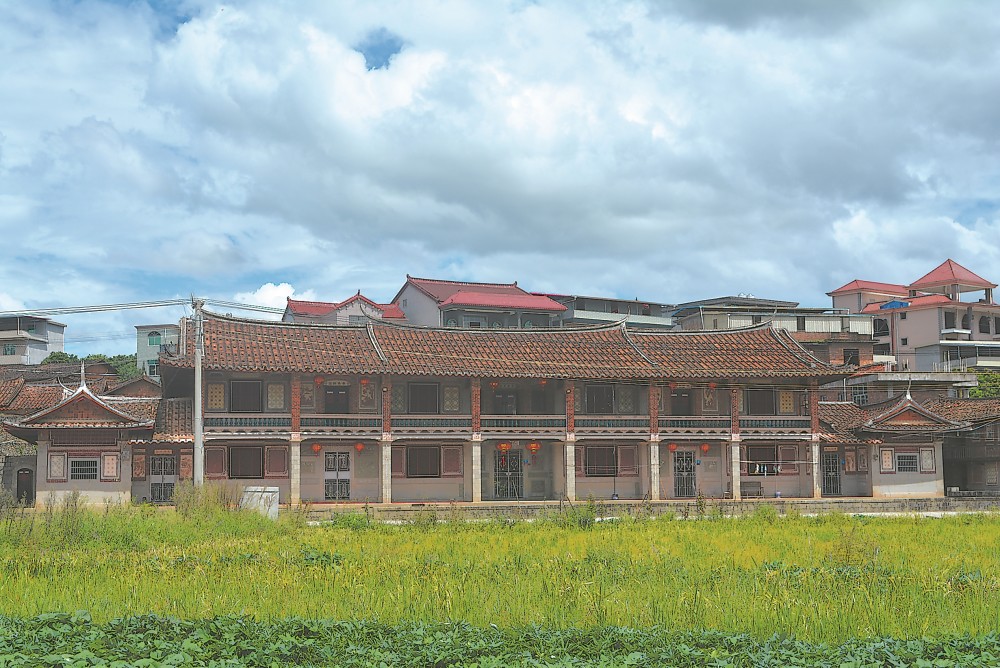 "远峰"红砖古厝位于仙游县龙华镇貂峰村的吴嘉模故居"远峰"红砖古厝