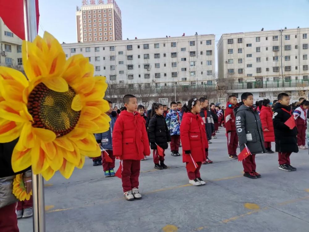 12月27日,在哈密市第四小学,上千