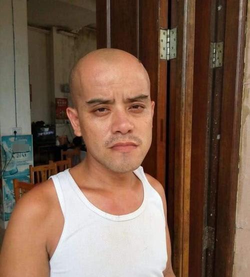 网红光头强风光不再卖掉豪车骑摩托粉丝娇妻也弃他而去了