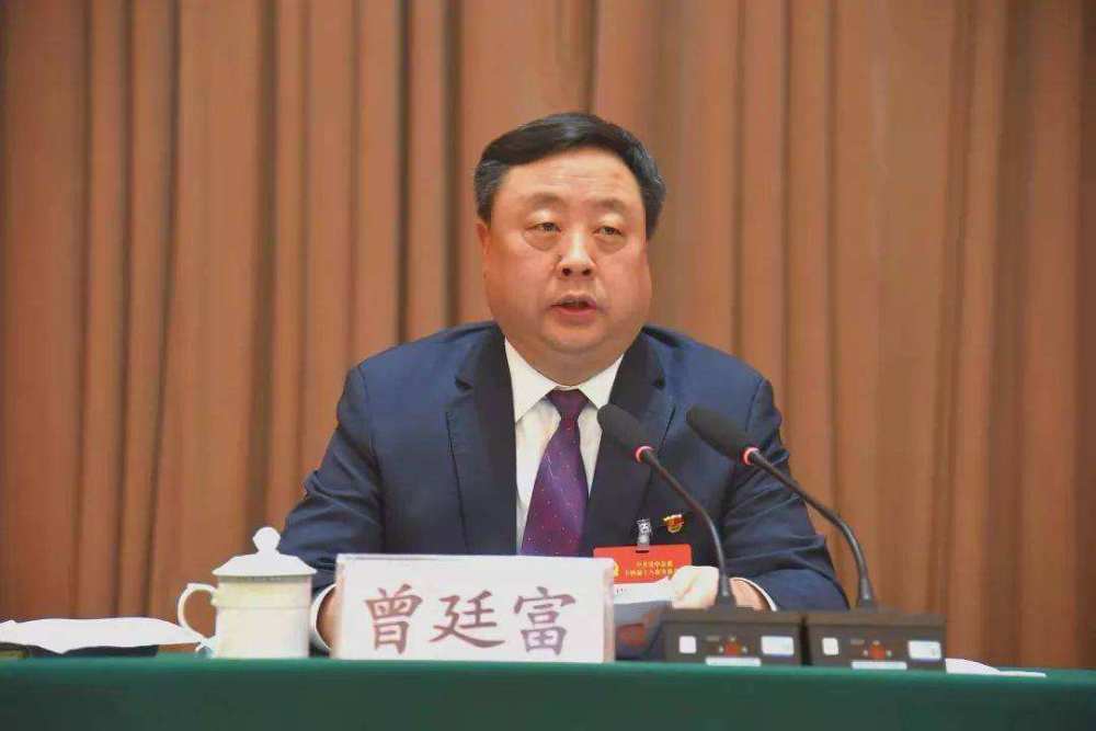 四川省内江市人大常委会党组成员,副主任曾廷富在单位内部食堂违规