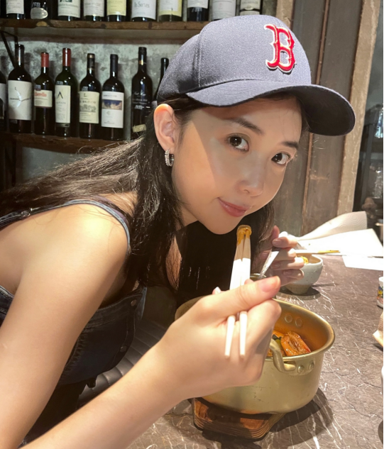 近日,潘玮柏老婆luna宣云在社交平台上晒出了一组照片,很久没有在公众