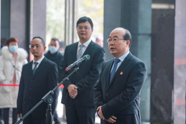 吴强会见毕节市道德模范代表