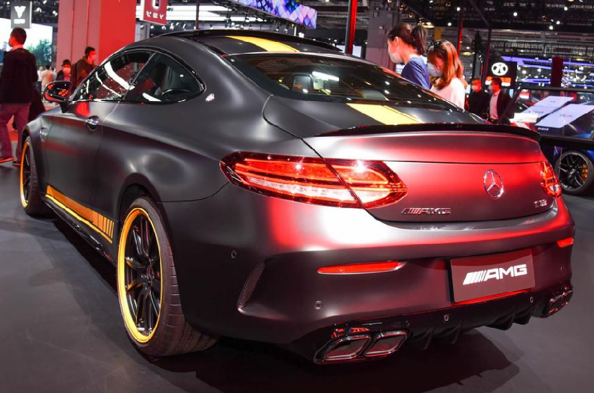 扮猪吃老虎的跑车奔驰c级amg暗夜特别版搭载40tv8发动机