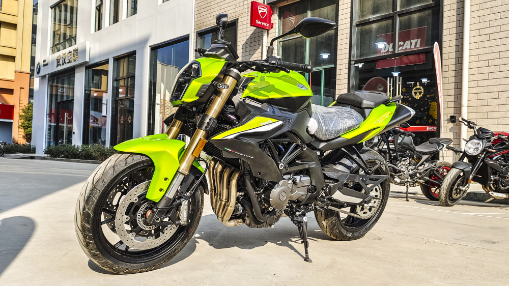 十年了一个能打的都没有贝纳利黄龙600新款实拍竞争力解析