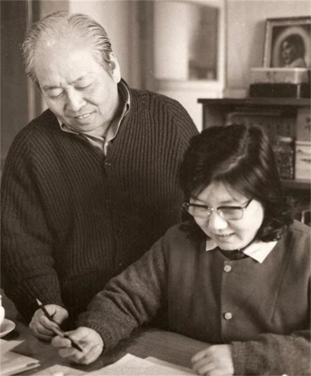 前夫要娶美娇娘为宴请宾客卖掉相机吕恩气愤不已相机我送的