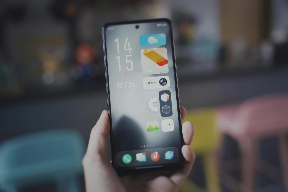 另外,vivo t1配备了一块120hz高刷屏幕,支持全局dc调光,并且配备了ltm