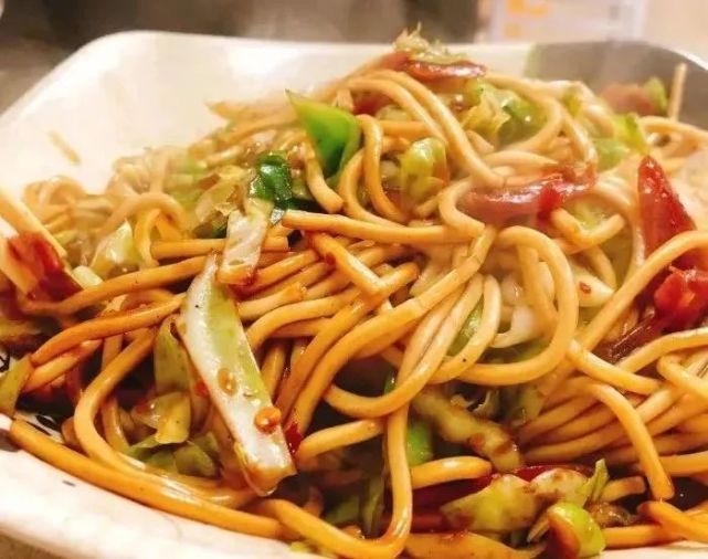 2,南通跳面其肉质特别细嫩,味美,营养丰富,被誉为天下第一鲜,到了南通