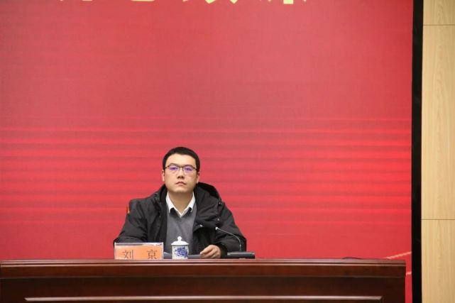 副区长刘京副区长刘京对在座学生提出了三点希望:一要让党放心,党旗所