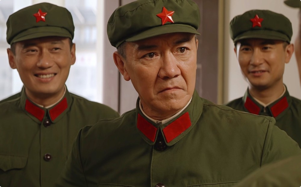 连续两天收视率破2获得央视表扬李幼斌新剧能爆火实至名归