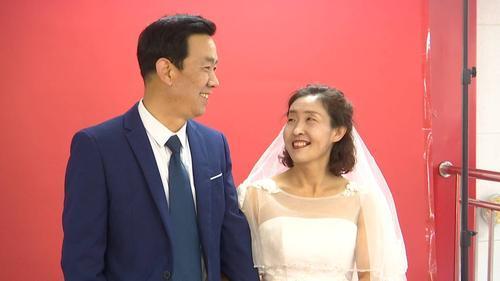 杨立新老婆结婚照图片