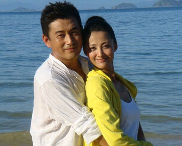 当年袁弘跟朋友去参加杨树鹏跟张歆艺的婚礼结果他对张歆艺一见钟情只