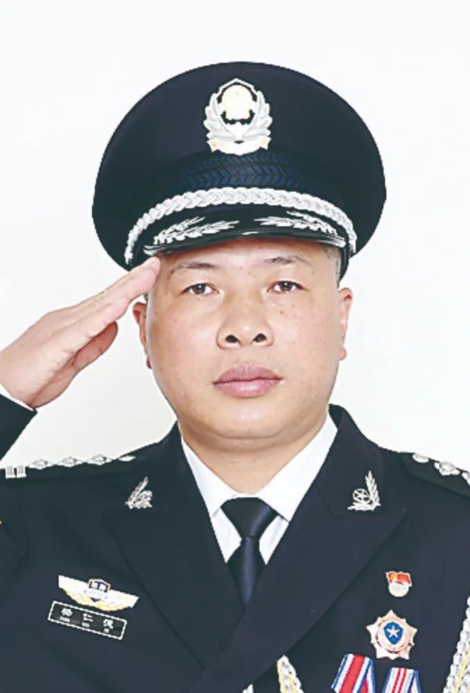 这些公安楷模的先进事迹令人动容