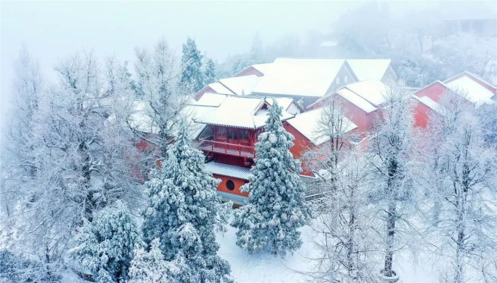 浮邱山雪景图片