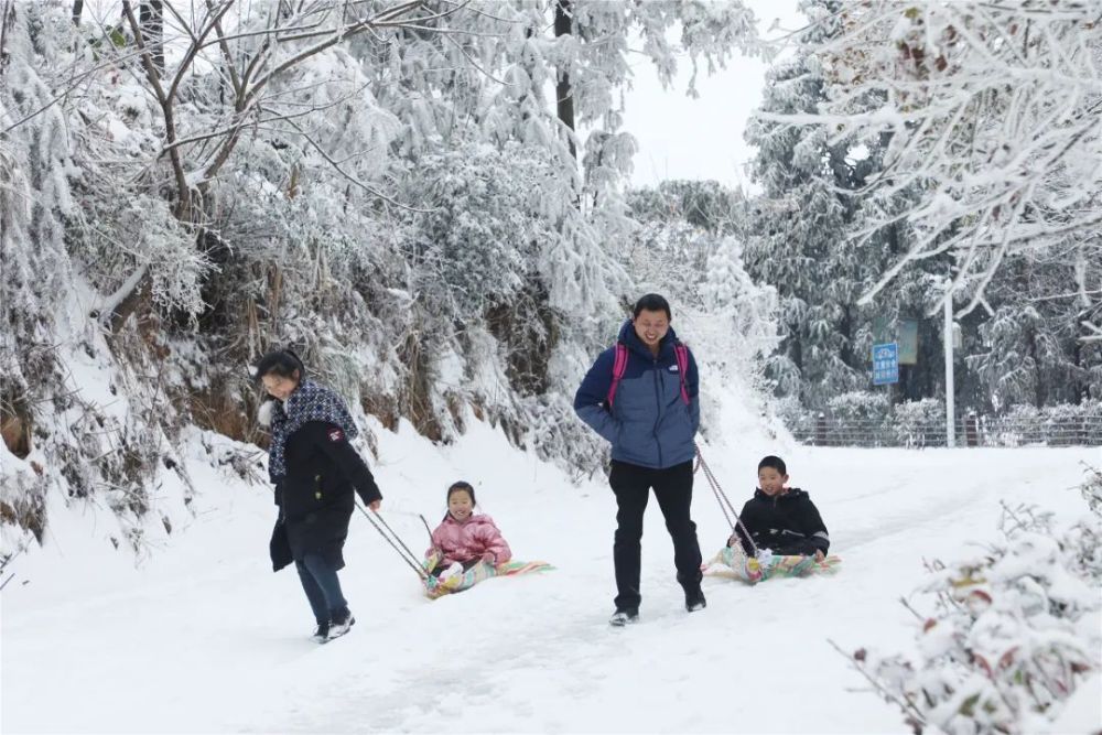 雪景与美人共赏桃江的第一场雪