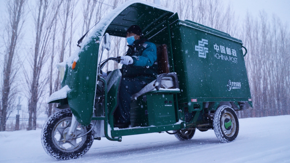 铸牢中华民族共同体意识丨吉木乃县边境线上邮递员:走最难的路,做最美