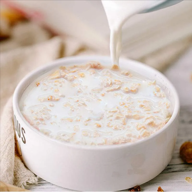 以前上学的时候,一杯燕麦牛奶,果汁,是我每天早餐的标配.