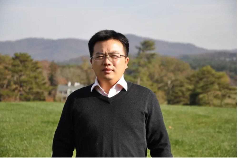 江西青年创业风云人物易海平指尖上的中国芯