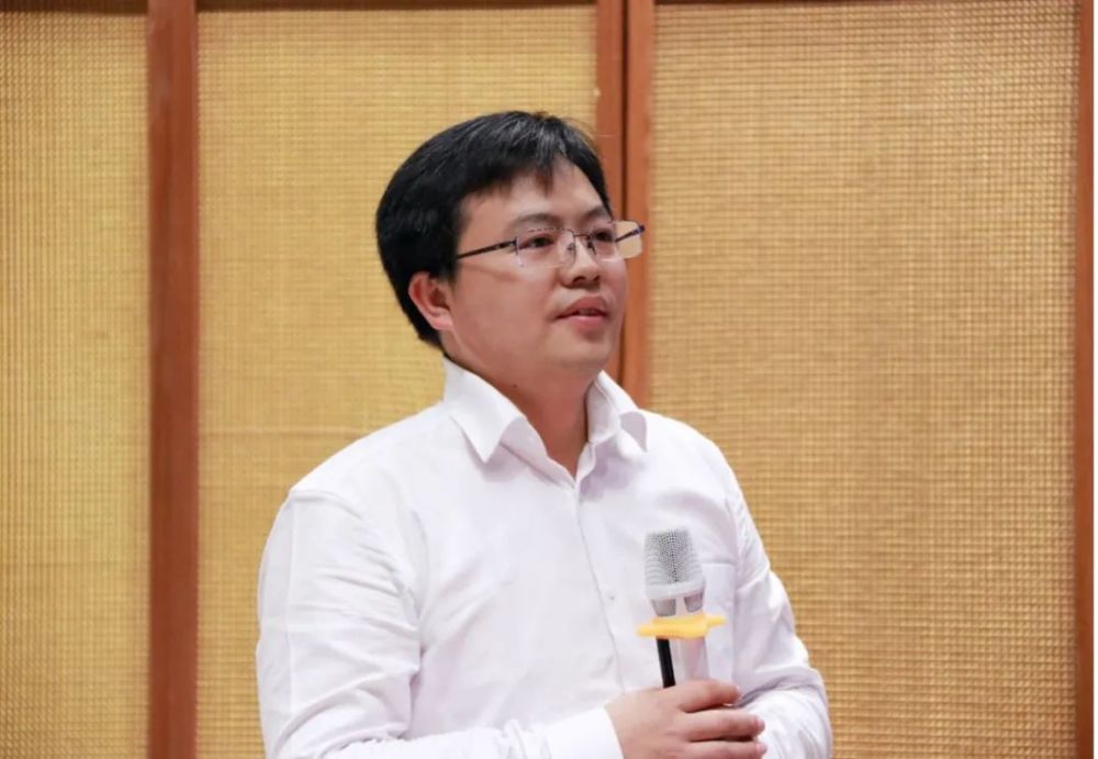 江西青年创业风云人物易海平指尖上的中国芯