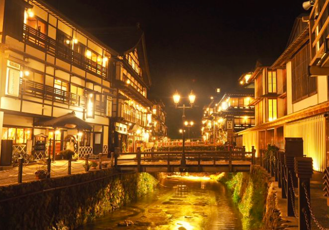 銀山温泉 / 山形県京都有很多景点都非常有名,但是贵船神社的雪景是