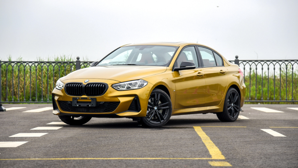 前驱宝马入门三缸宝马1系值得买吗